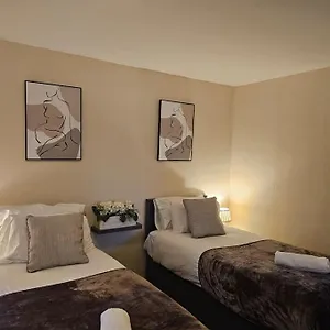 Warm Contractor-friendly Apartment Luton (Bedfordshire)