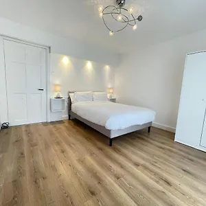 Deluxe Spacious In Beckton Homestay London