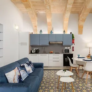 Modern Traditional With Maltese Internal Court Yard - Designed With Traditional Stone And Tiling Apartment Valletta